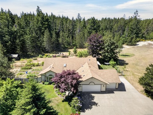 657 Sierra Pines Rd, Comox, BC 