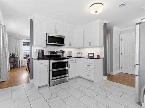 190 Southampton Drive, Cole Harbour, NS - Indoor Photo Showing Kitchen