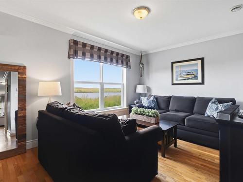 190 Southampton Drive, Cole Harbour, NS - Indoor Photo Showing Living Room