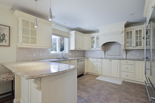 Cuisine - 323 Rue James-Shaw, Beaconsfield, QC - Indoor Photo Showing Kitchen