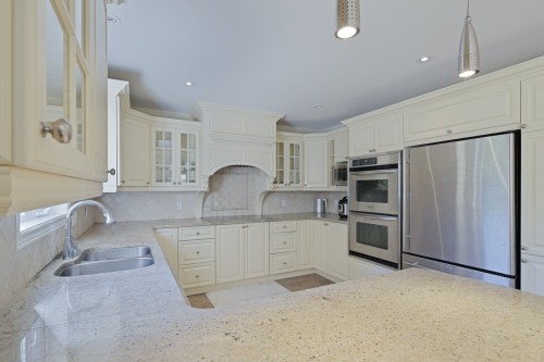 Cuisine - 323 Rue James-Shaw, Beaconsfield, QC - Indoor Photo Showing Kitchen With Double Sink