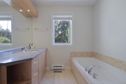 Salle de bains - 323 Rue James-Shaw, Beaconsfield, QC - Indoor Photo Showing Bathroom