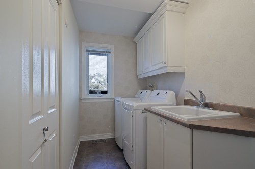 Salle de bains - 323 Rue James-Shaw, Beaconsfield, QC - Indoor Photo Showing Laundry Room