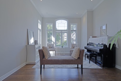Salon - 323 Rue James-Shaw, Beaconsfield, QC - Indoor