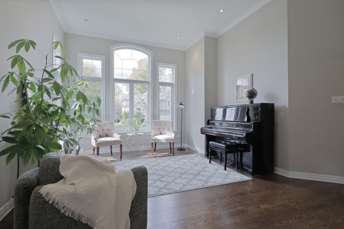 Salon - 323 Rue James-Shaw, Beaconsfield, QC - Indoor