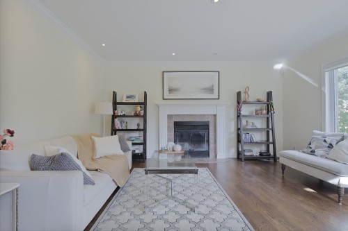 Salle familiale - 323 Rue James-Shaw, Beaconsfield, QC - Indoor Photo Showing Living Room With Fireplace