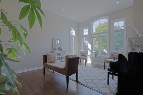 Salon - 323 Rue James-Shaw, Beaconsfield, QC - Indoor