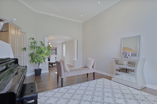 Salon - 323 Rue James-Shaw, Beaconsfield, QC - Indoor