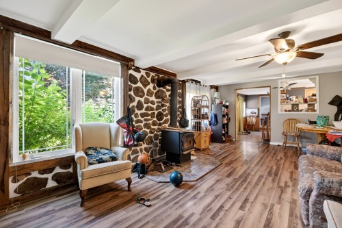 Salle familiale - 3 Rue Girard, Saint-André-D'Argenteuil, QC - Indoor