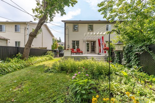 Cour - 33 Av. Portway, Pointe-Claire, QC - Outdoor