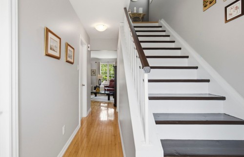 Escalier - 33 Av. Portway, Pointe-Claire, QC - Indoor Photo Showing Other Room