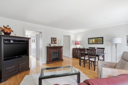 Vue d'ensemble - 33 Av. Portway, Pointe-Claire, QC - Indoor Photo Showing Living Room