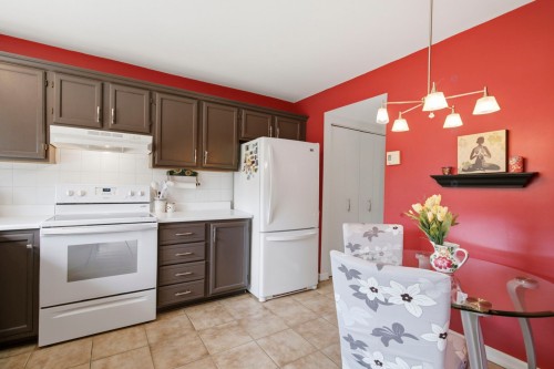 Cuisine - 33 Av. Portway, Pointe-Claire, QC - Indoor Photo Showing Kitchen