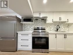 60 ATTRIDGE DRIVE Aurora, ON L4G 6J4