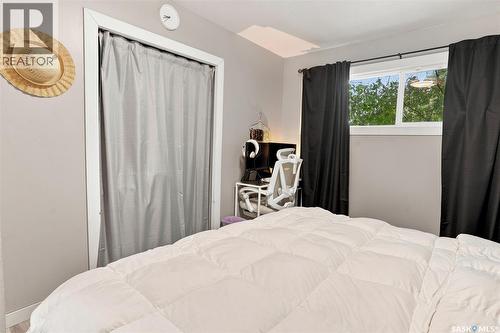 421 Y Avenue S, Saskatoon, SK - Indoor Photo Showing Bedroom