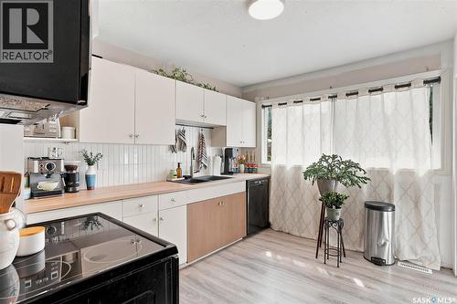 421 Y Avenue S, Saskatoon, SK - Indoor Photo Showing Kitchen