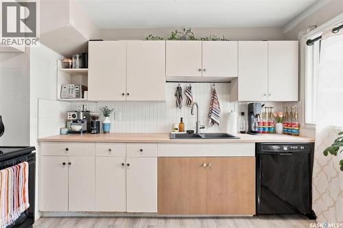 421 Y Avenue S, Saskatoon, SK - Indoor Photo Showing Kitchen With Double Sink