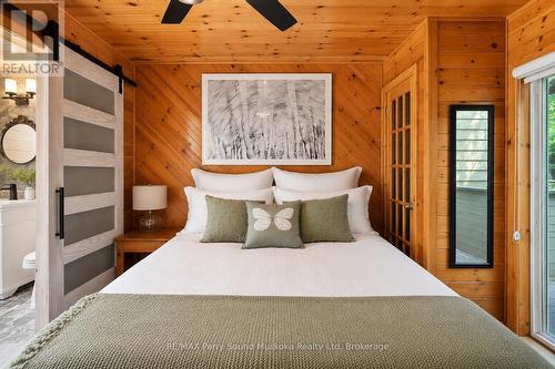 587 Centre Road, Mckellar, ON - Indoor Photo Showing Bedroom