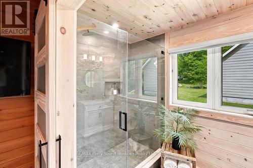 587 Centre Road, Mckellar, ON - Indoor Photo Showing Bathroom