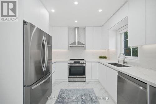 95 Hudson Drive, Vaughan, ON - Indoor Photo Showing Kitchen With Stainless Steel Kitchen With Double Sink With Upgraded Kitchen