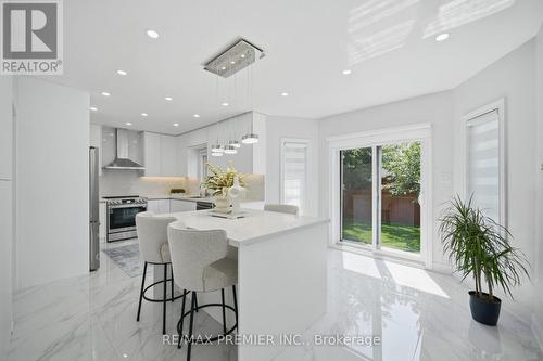 95 Hudson Drive, Vaughan, ON - Indoor Photo Showing Kitchen With Upgraded Kitchen