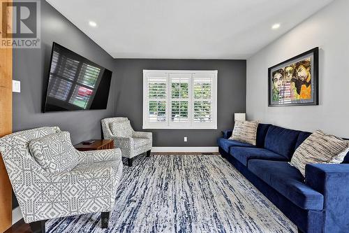14 Hunter Court, Springwater, ON - Indoor Photo Showing Living Room