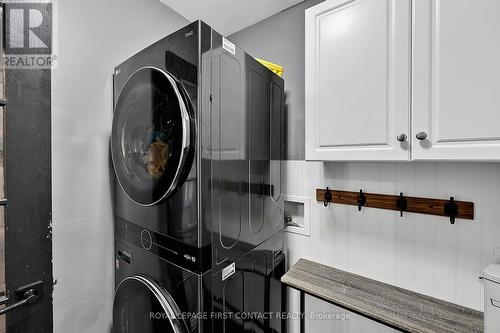 14 Hunter Court, Springwater, ON - Indoor Photo Showing Laundry Room