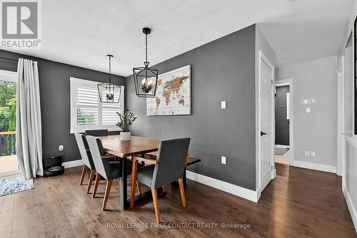 14 Hunter Court, Springwater, ON - Indoor Photo Showing Dining Room