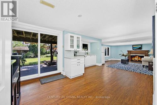 1692 Baymill Court, Mississauga, ON - Indoor Photo Showing Living Room With Fireplace