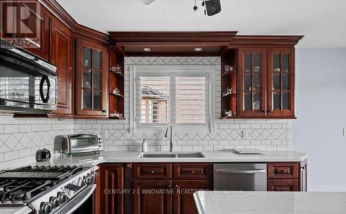 915 Catskill Drive E, Oshawa, ON - Indoor Photo Showing Kitchen With Double Sink