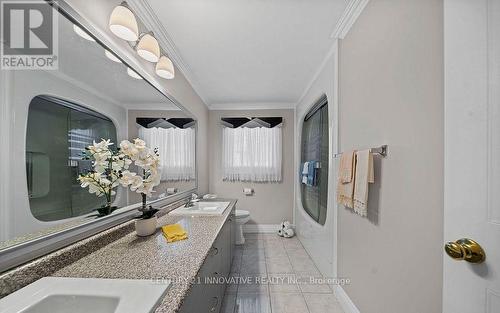 915 Catskill Drive E, Oshawa, ON - Indoor Photo Showing Bathroom