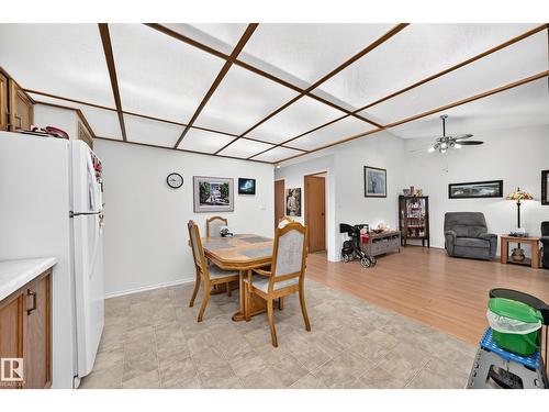 7530 137A Av Nw, Edmonton, AB - Indoor Photo Showing Dining Room