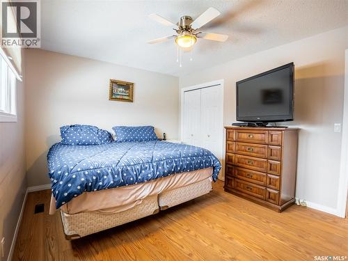 15 Dickinson Crescent, Regina, SK - Indoor Photo Showing Bedroom