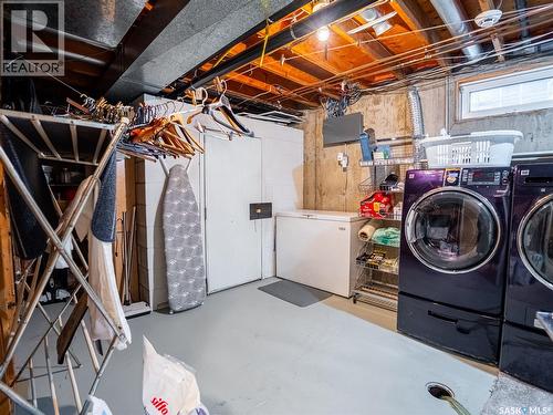 15 Dickinson Crescent, Regina, SK - Indoor Photo Showing Laundry Room