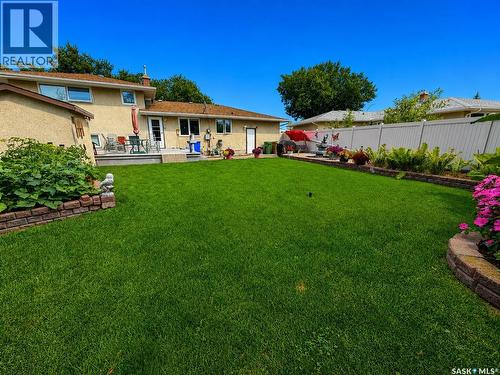15 Dickinson Crescent, Regina, SK - Outdoor With Deck Patio Veranda