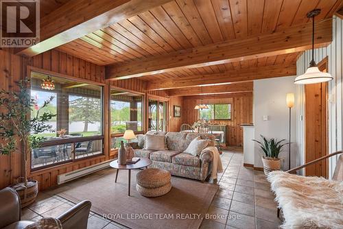 6721 Rideau Street S, Ottawa, ON - Indoor Photo Showing Living Room