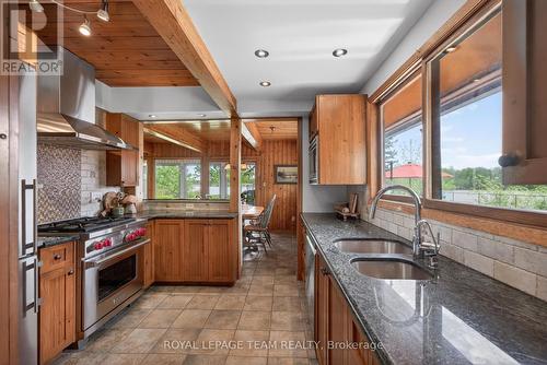 6721 Rideau Street S, Ottawa, ON - Indoor Photo Showing Kitchen