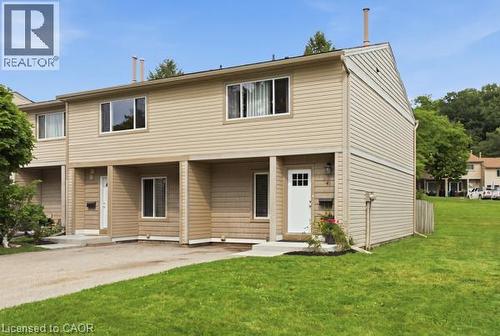 Tan siding exterior with white window trim - 15 Green Valley Drive Unit# 41, Kitchener, ON - Outdoor