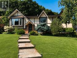 4 SUNHAVEN COURT  Hamilton, ON L8G 4G7