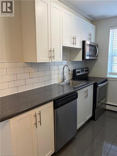 2 GRANT Boulevard Unit# 3 , Dundas, Ontario L9H 4N9 1