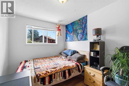 4227 49 Street Ne, Calgary, AB - Indoor Photo Showing Bedroom
