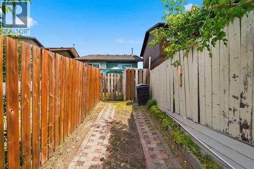4227 49 Street Ne, Calgary, AB - Outdoor