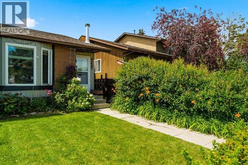 4227 49 Street Ne, Calgary, AB - Outdoor