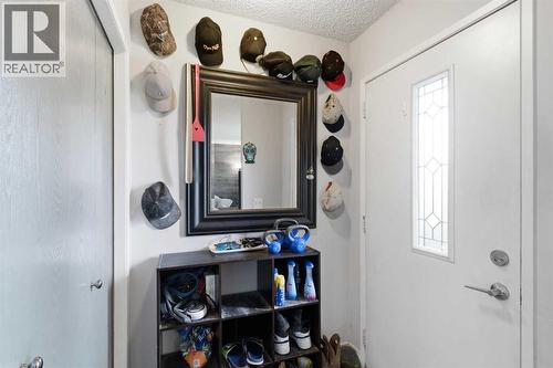4227 49 Street Ne, Calgary, AB - Indoor Photo Showing Other Room