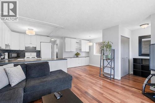 4227 49 Street Ne, Calgary, AB - Indoor