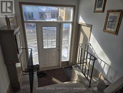 Bright and spacious entry - 