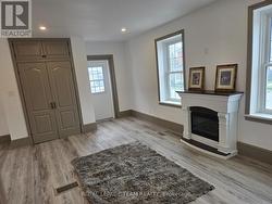 Livrm of apt.1 with side entry - 