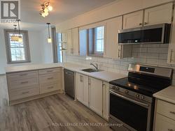 Apt 2 Another efficient kitchen layout - 