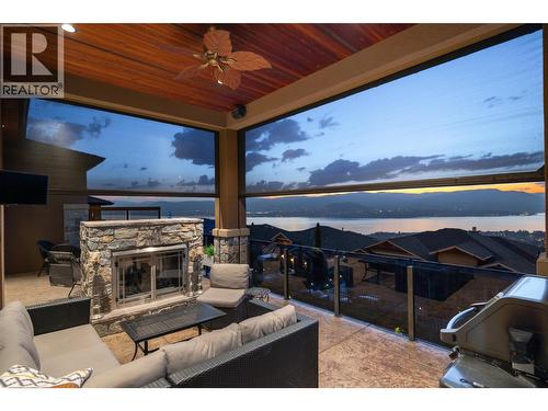 954 Hewetson Avenue, Kelowna, BC -  Photo Showing Living Room With Fireplace