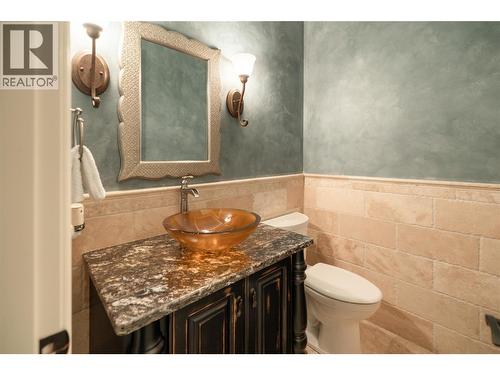 954 Hewetson Avenue, Kelowna, BC - Indoor Photo Showing Bathroom